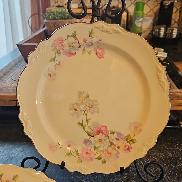 Set Of 6 Homer Laughlin Floral Plate with Pink and Purple Accents - Picture 6 of 14